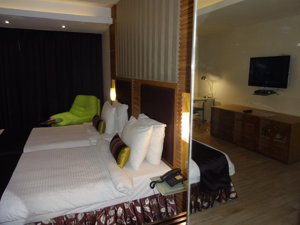 The Purple Leaf Hotels Haïdarabad Extérieur photo