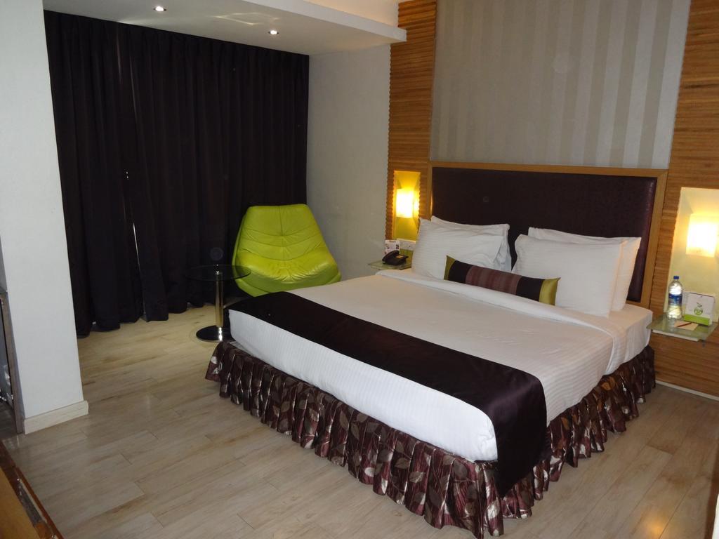 The Purple Leaf Hotels Haïdarabad Extérieur photo
