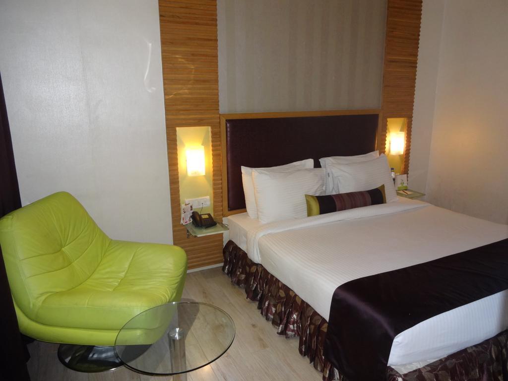The Purple Leaf Hotels Haïdarabad Extérieur photo