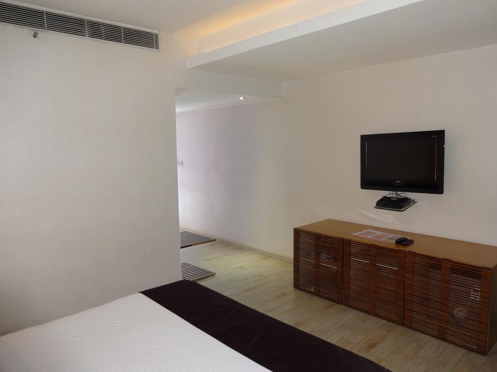 The Purple Leaf Hotels Haïdarabad Extérieur photo