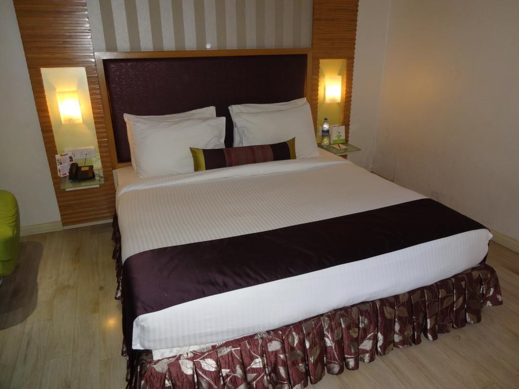 The Purple Leaf Hotels Haïdarabad Extérieur photo