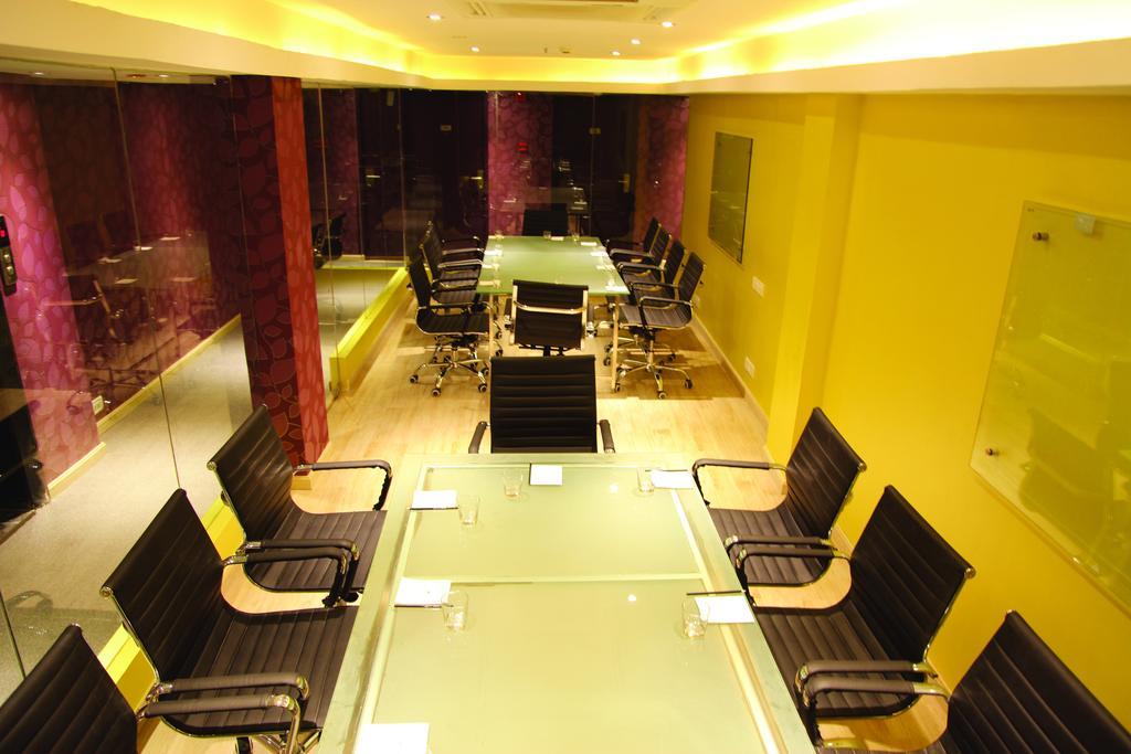 The Purple Leaf Hotels Haïdarabad Extérieur photo