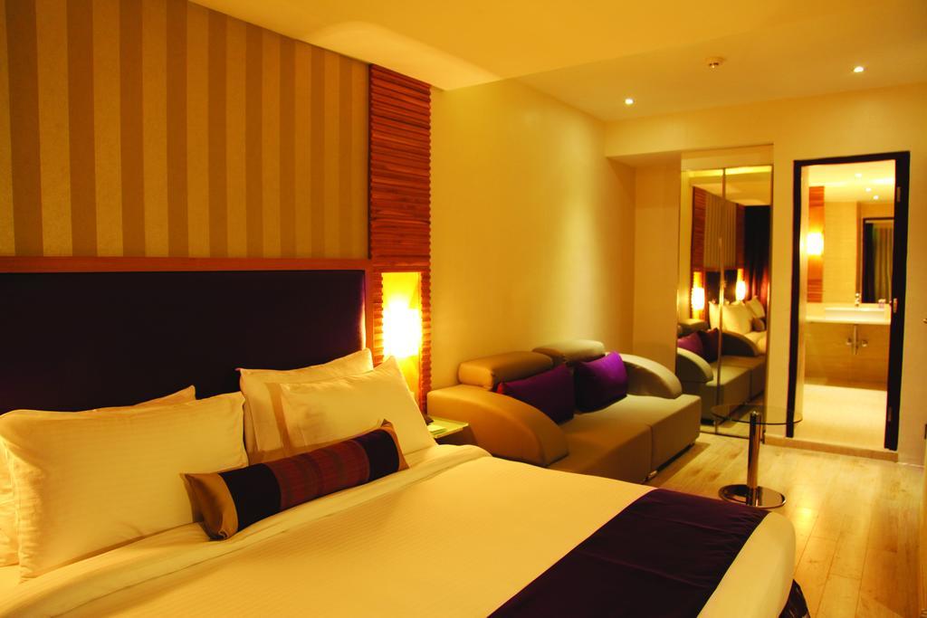 The Purple Leaf Hotels Haïdarabad Extérieur photo